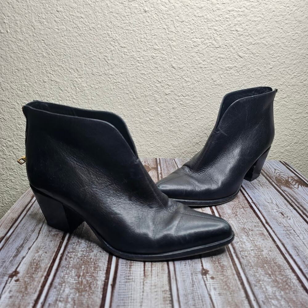 Vince Havana notch black leather ankle booties Women's size 9.5 pointed toe